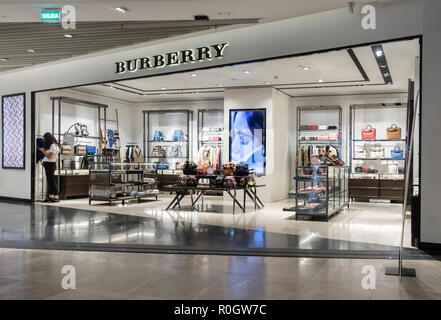 Burberry store in aeroporto Barajas di Madrid, Spagna Foto Stock