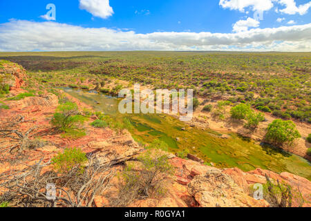 Vista spettacolare dalla testa di falchi lookout in Kalbarri National Park, metà regione ovest del Western Australia.Le gole e formazioni scavate dal fiume Murchison attraggono migliaia di visitatori ogni anno Foto Stock