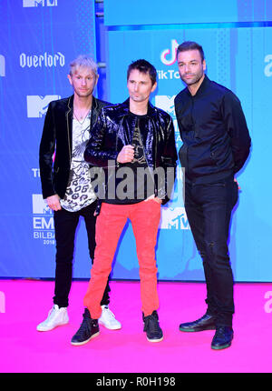 Dominic Howard, Matt Bellamy e Chris Wolstenholme di Muse che frequentano gli MTV Europe Music Awards 2018 tenutasi a Bilbao Exhibition Centre, Spagna Foto Stock