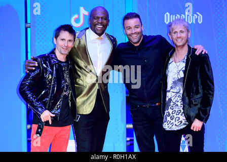 Terry con gli equipaggi Dominic Howard, Matt Bellamy e Chris Wolstenholme di Muse che frequentano gli MTV Europe Music Awards 2018 tenutasi a Bilbao Exhibition Centre, Spagna Foto Stock