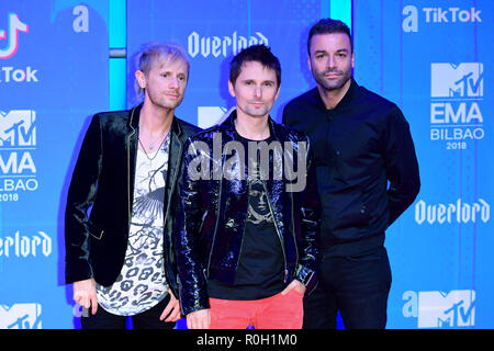 Dominic Howard, Matt Bellamy e Chris Wolstenholme di Muse che frequentano gli MTV Europe Music Awards 2018 tenutasi a Bilbao Exhibition Centre, Spagna Foto Stock