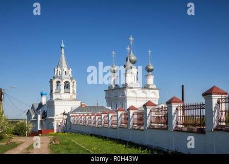 Murom, Russia. La risurrezione monastero sulla soleggiata giornata di primavera Foto Stock