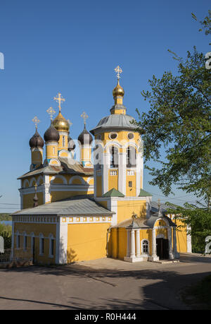 Antica chiesa di San Nicholas il Wonderworker sulle rive del fiume Oka. Murom, Russia Foto Stock