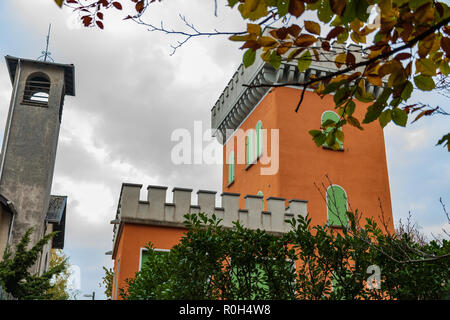 Opinioni su parchi e villaggi di autunno - Viste su parchi e villaggi autunnali - Blick auf Parks und Herbstdörfer Foto Stock