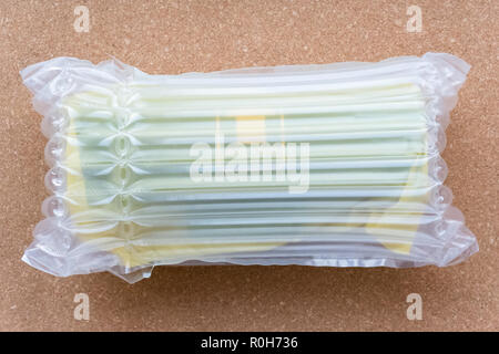 Aria traslucido imballaggio, protezione delle merci e degli imballaggi in plastica Foto Stock