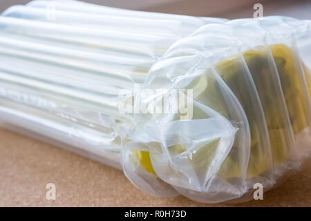 Aria traslucido imballaggio, protezione delle merci e degli imballaggi in plastica Foto Stock