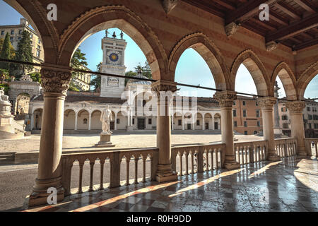 Udine, Torre dell'orologio Foto Stock