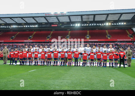 4 Novembre, Anfield, Liverpool, in Inghilterra ; Rugby League International Test Match , Inghilterra v Nuova Zelanda ; la squadra dell'Inghilterra e mascotte la linea per l'inno nazionale. Credito: Mark Cosgrove/news immagini Foto Stock