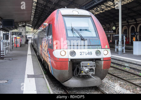 Graffiti,coperto,ter,alta velocità,treni,a,,Toulouse Matabiau, in,centro,d,Toulouse,città,Haute-Garonne,sud,d,Francia,Occitanie,francese,l'Europa,europeo, Foto Stock