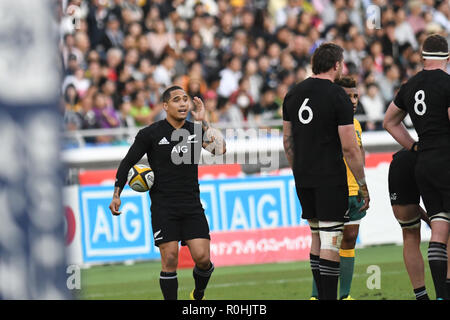 Aaron Smith della Nuova Zelanda durante il 2018 Bledisloe Rugby test match tra la Nuova Zelanda e l'Australia al Nissan Stadium di Yokohama Kanagawa, Giappone il 27 ottobre 2018. (Foto di AFLO) Foto Stock