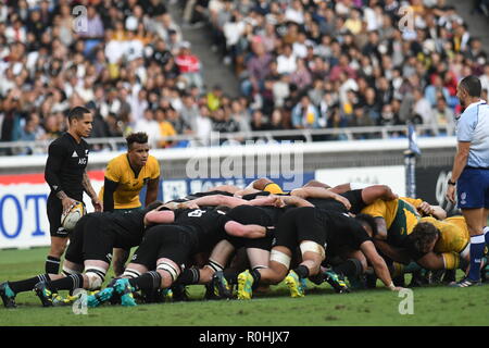 Aaron Smith della Nuova Zelanda durante il 2018 Bledisloe Rugby test match tra la Nuova Zelanda e l'Australia al Nissan Stadium di Yokohama Kanagawa, Giappone il 27 ottobre 2018. (Foto di AFLO) Foto Stock