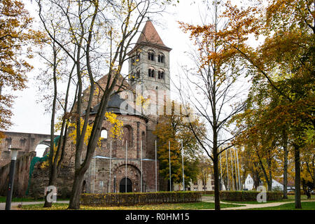 Bad Hersfeld, Germania. 05 Nov, 2018. La rovina della collegiata, sede del festival a Hersfeld. La sessantanovesima edizione del festival si svolge dal 05.07.2019 al 01.09.2019. Credito: Swen Pförtner/dpa/Alamy Live News Foto Stock