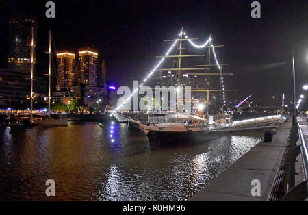 Buenos Aires, Argentina. 09Feb, 2018. Il museo a cielo aperto Buque nave Museo Corbeta a.r.a. " Uruguay " (r) sul Rio Dique in Buenos Aires. Credito: Holger Hollemann/dpa/Alamy Live News Foto Stock