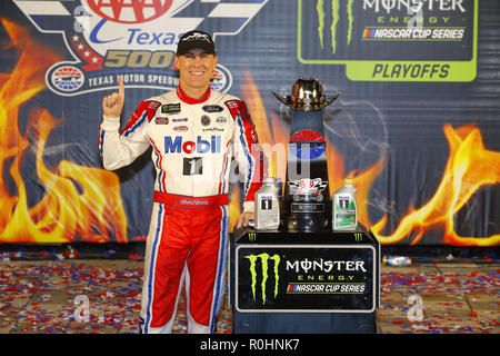 Ft. Vale la pena, Texas, Stati Uniti d'America. 5 Novembre, 2018. Kevin Harvick (4) vince la AAA Texas 500 al Texas Motor Speedway in Ft. Vale la pena, Texas. Credito: Chris Owens Asp Inc/ASP/ZUMA filo/Alamy Live News Foto Stock