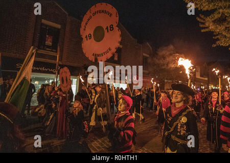 Lewes, Inghilterra. 5 Novembre 2018,Lewes notte dei falò è il più grande 5 novembre celebrazioni in tutto il mondo, Inghilterra.© Jason Richardson / Alamy Live News Foto Stock