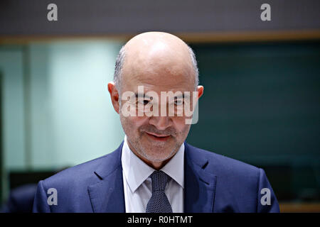 Bruxelles, Belgio. 5 Novembre 2018.Il commissario europeo per le finanze, Pierre Moscovici in Eurogruppo dei ministri delle finanze riuniti presso la sede centrale dell'UE. Alexandros Michailidis/Alamy Live News Foto Stock