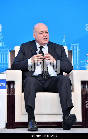 Shanghai, Cina. 5 Novembre, 2018. Jim Hackett, presidente e CEO di Ford Motor Company, parla alla sessione parallela sul commercio e gli investimenti di Hongqiao International Forum economico e commerciale a Shanghai in Cina orientale, nov. 5, 2018. Credito: Li Xin/Xinhua/Alamy Live News Foto Stock