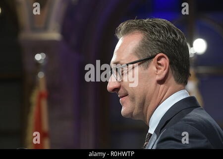 Vienna, Austria. 5th novembre 2018. Il Freedom Education Institute, il FPÖ e il Freedom Parliaman Club hanno invitato al simposio e alla cerimonia '1918 - 2018: 100 anni di repubblica. La foto mostra Heinz Christian Strache (FPÖ). Credit: Franz PERC / Alamy Live News Foto Stock