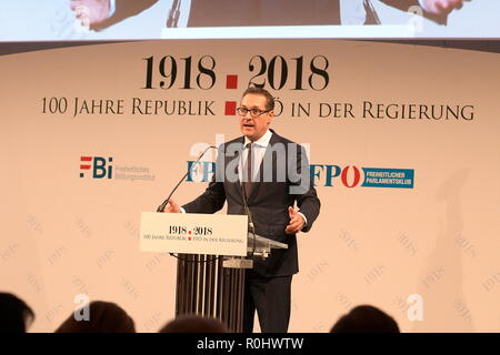 Vienna, Austria. 5th novembre 2018. Il Freedom Education Institute, il FPÖ e il Freedom Parliaman Club hanno invitato al simposio e alla cerimonia '1918 - 2018: 100 anni di repubblica. La foto mostra Heinz Christian Strache (FPÖ). Credit: Franz PERC / Alamy Live News Foto Stock