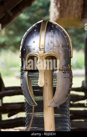 Una replica di un anglo-Saxon casco. Foto Stock