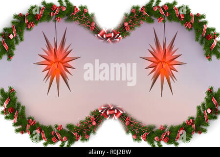 Albero di natale rami con bacche rosse di decorazione e di poinsettia in medio Foto Stock