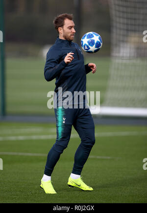 Tottenham Hotspur Christian Eriksen durante una sessione di formazione a Enfield Allenamento, Londra. Foto Stock