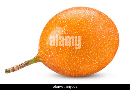 Granadilla frutto isolato su sfondo bianco. Percorso di clipping. Massima profondità di campo. Foto Stock