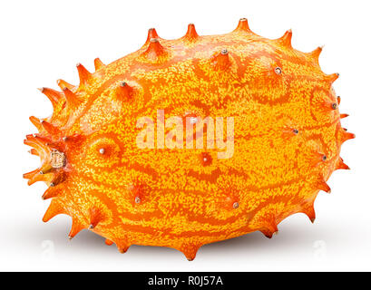 Kiwano, melone cornuto isolati su sfondo bianco. Percorso di clipping. Massima profondità di campo. Foto Stock