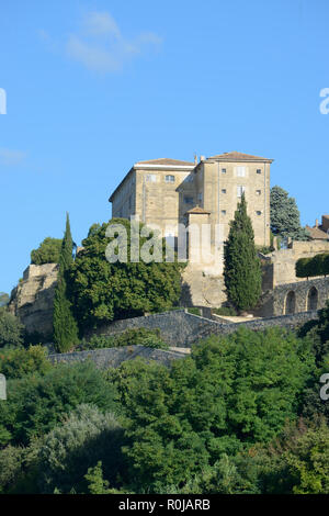 Lauris Château affacciato sulla Valle della Durance nel Parco Regionale del Luberon Provence Francia Foto Stock