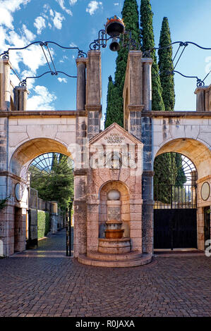 Italia Lombardia Gardone Riviera Vittoriale degli Italiani - Ingresso Foto Stock