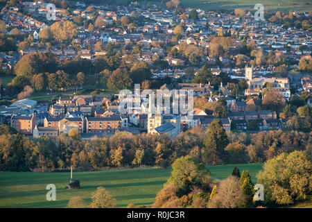 Ebley Stroud district vista da selsley comune in tutta la valle di stroud in autunno al tramonto. Vista dal comune di selsley, Cotswolds, Gloucestershire, Regno Unito Foto Stock