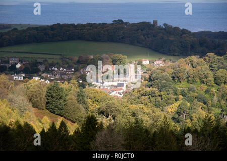 Autunno luce su Dunster village, Parco Nazionale di Exmoor, Somerset, Inghilterra, Regno Unito Foto Stock