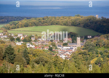 Autunno luce su Dunster village, Parco Nazionale di Exmoor, Somerset, Inghilterra, Regno Unito Foto Stock