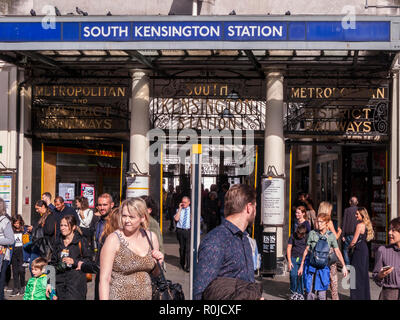 La stazione di South Kensington, Londra Foto Stock