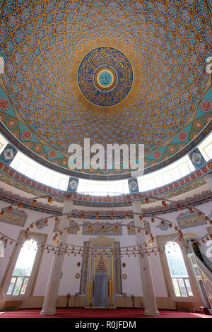 Bellissimo soffitto all'interno dei Huzur Cami Moschea Islamica a Kemer, provincia di Antalya, Turchia Foto Stock