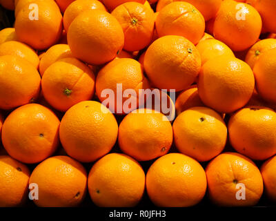 Chiudere l'arancia fresca frutta di mercato. Foto Stock