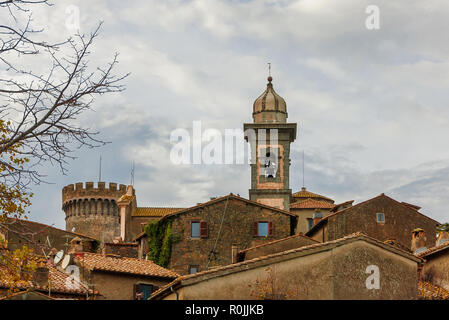 In autunno o inverno vista di Bracciano centro storico medievale, una piccola e antica cittadina nei pressi di Roma Foto Stock