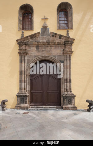 Tenerife, Spagna - Settembre 2018: bella e antica chiesa (Iglesia de Nuestra Senora de Los Angeles) in Garachico Foto Stock