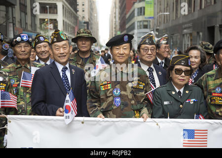 Il coreano parata del giorno nella città di New York passa attraverso il centro di Manhattan lungo la 6th Avenue in Korea Town a West 32nd Street. Il coreano American Vietnam Veterans orgogliosamente marzo in parata. Foto Stock