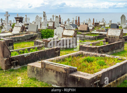 Lapidi di marmo e di tombe al cimitero di Waverley Bronte Sydney NSW Australia. Foto Stock