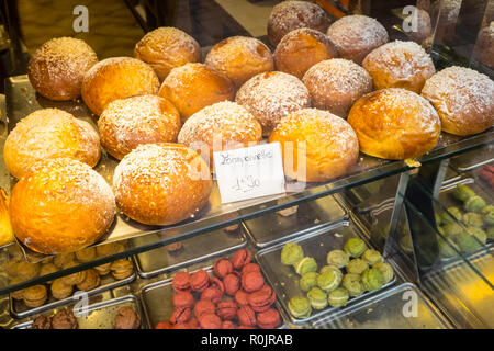 Au Poussin Bleu,pasticceria,patisserie,macaron,amaretto, torta,negozi,a,centro,d,Toulouse,città,Haute-Garonne,sud,d,Francia,Occitanie,francese,l'Europa,Unione Foto Stock