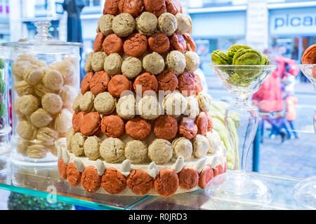 Au Poussin Bleu,pasticceria,patisserie,macaron,amaretto, torta,negozi,a,centro,d,Toulouse,città,Haute-Garonne,sud,d,Francia,Occitanie,francese,l'Europa,Unione Foto Stock