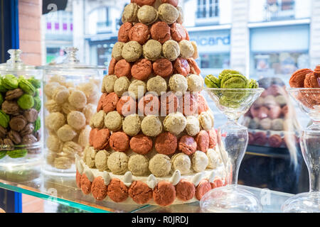 Au Poussin Bleu,pasticceria,patisserie,macaron,amaretto, torta,negozi,a,centro,d,Toulouse,città,Haute-Garonne,sud,d,Francia,Occitanie,francese,l'Europa,Unione Foto Stock