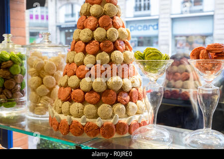 Au Poussin Bleu,pasticceria,patisserie,macaron,amaretto, torta,negozi,a,centro,d,Toulouse,città,Haute-Garonne,sud,d,Francia,Occitanie,francese,l'Europa,Unione Foto Stock