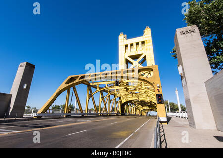 Lo storico Tower Bridge nella parte vecchia della città, Sacramento, California Foto Stock