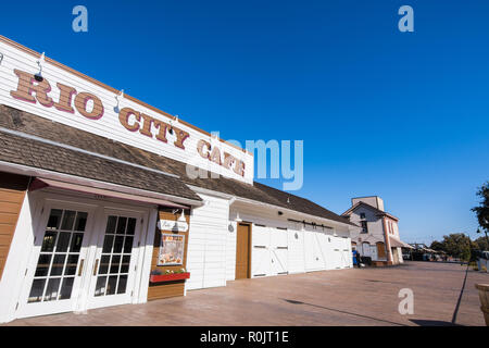 Settembre 22, 2018 a Sacramento / CA / STATI UNITI D'AMERICA - il Boardwalk schierate con caffè e ristoranti in Old Sacramento Foto Stock