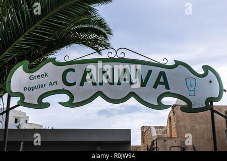 Ingresso segno vicino a Oia Bus Terminal. Foto Stock