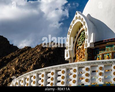 Shanti Stupa in Leh, un dono giapponese di Ladakh per commemorare i 2500 anni di Buddismo e per promuovere la pace nel mondo Foto Stock