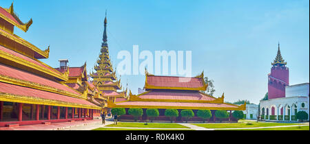 MANDALAY, MYANMAR - febbraio 23 ,2018: vista panoramica sul cortile del Palazzo Reale con bellissimi edifici in stile orientale del 23 febbraio in Manda Foto Stock