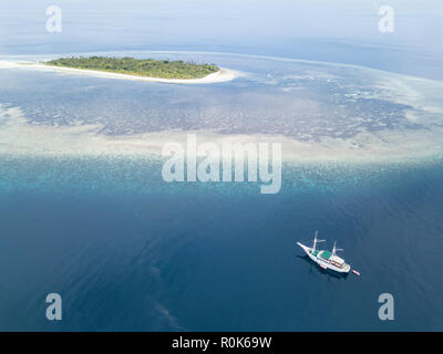 La remota isola di Pulau Koon, sul bordo della banda e Mari Ceram. Foto Stock